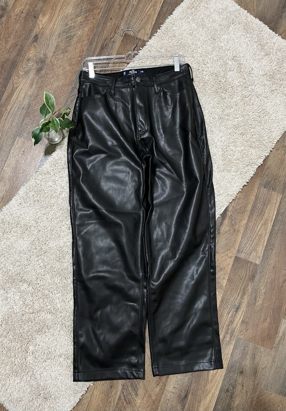 Hollister Size 8 Short Black Faux Leather Ultra High-Rise Straight Dad Pants